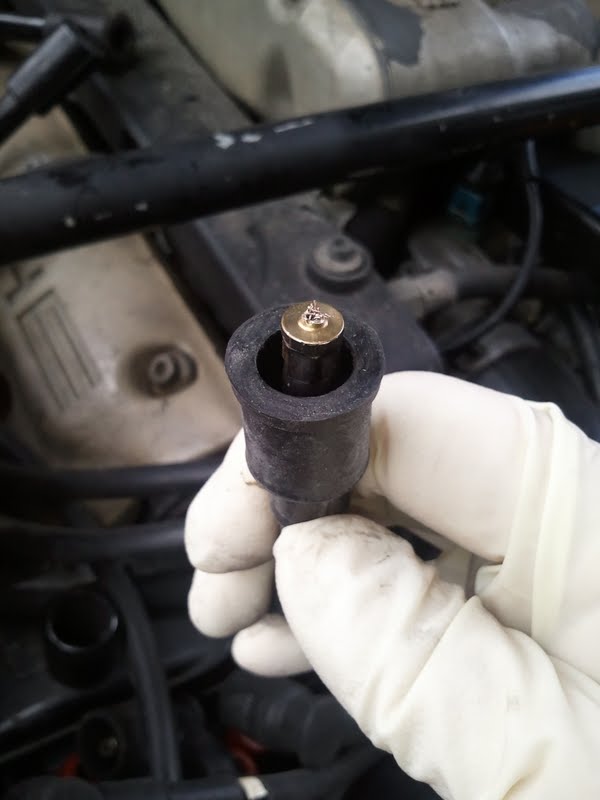 Broken spark plug boot - can I replace just the single wire? - Rennlist -  Porsche Discussion Forums