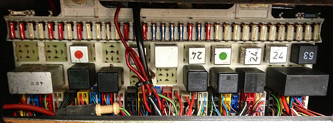 CE panel questions, fuse #s 13, 19, 22 (my '83 has '82 ... porsche 944 fuse box diagram 