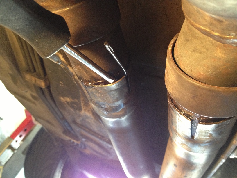 how to separate muffler from exhaust pipe