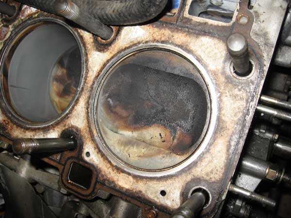 Cleaning cylinder/piston carbon deposits while head is off - Rennlist -  Porsche Discussion Forums