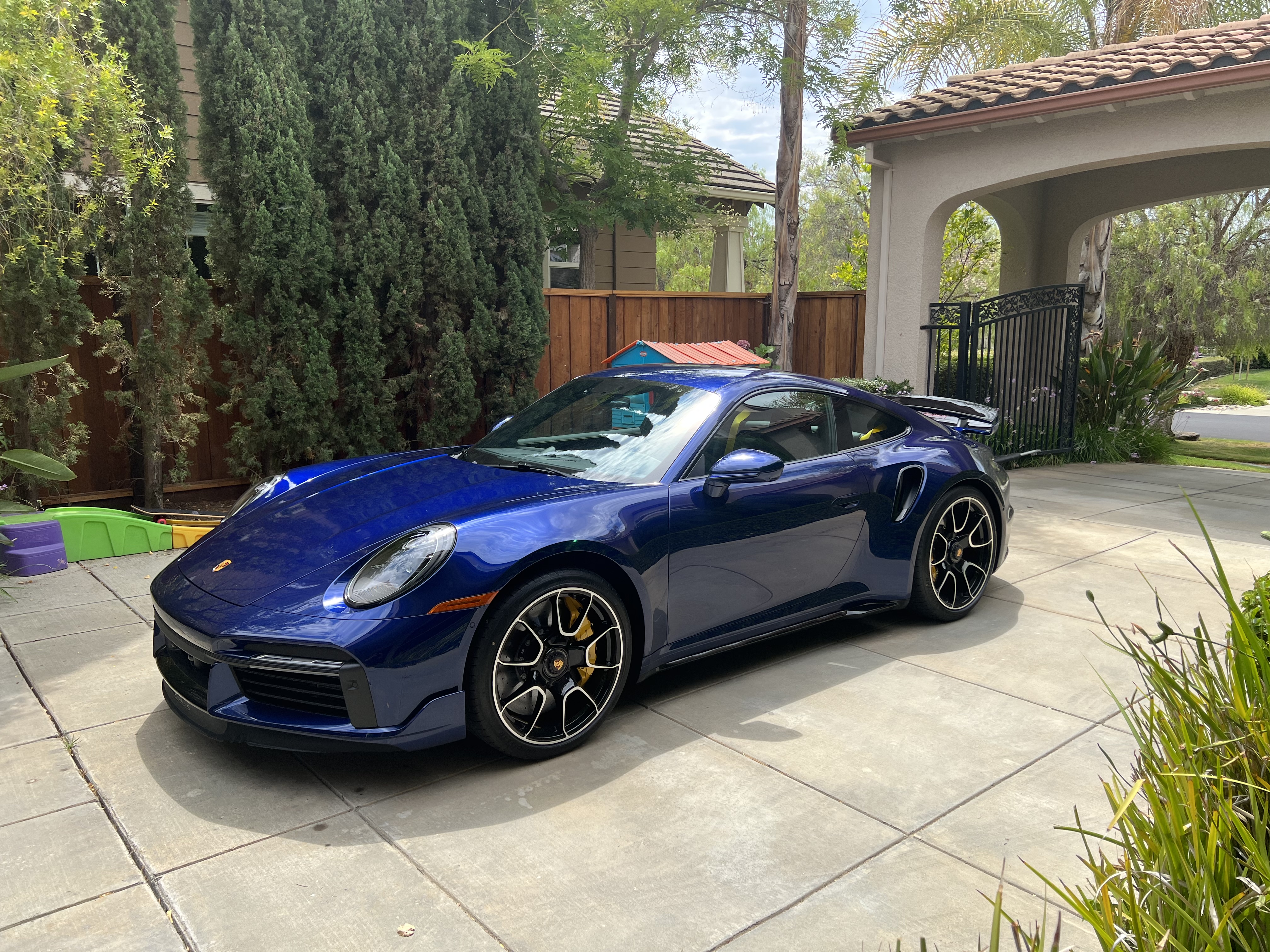 https://rennlist.com/forums/attachments/992-turbo-and-turbo-s/1330546d1660357916-high-gloss-black-sport-design-package-vs-exterior-painted-74fc3c75-b1a9-4248-ba22-9cdf54504b85.jpeg