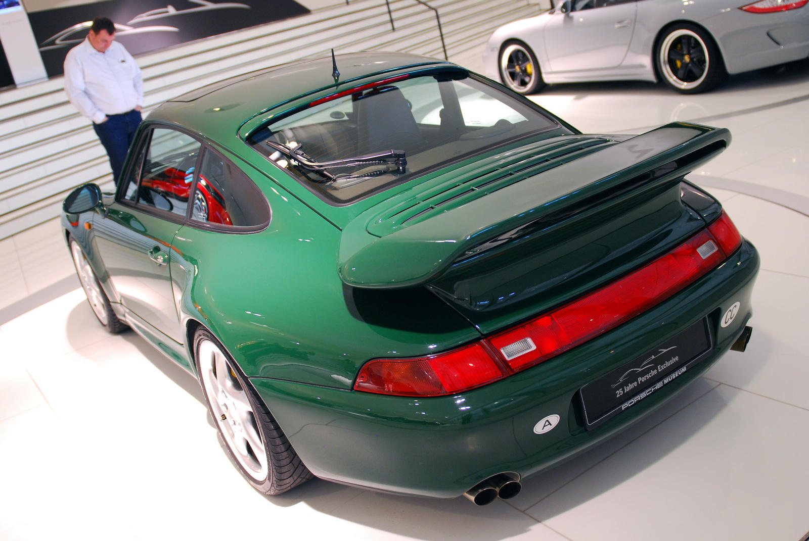 630255d1336294875-993-turbo-s-on-display-in-stuttgart-1255171988_jd2h4mj-o.jpg