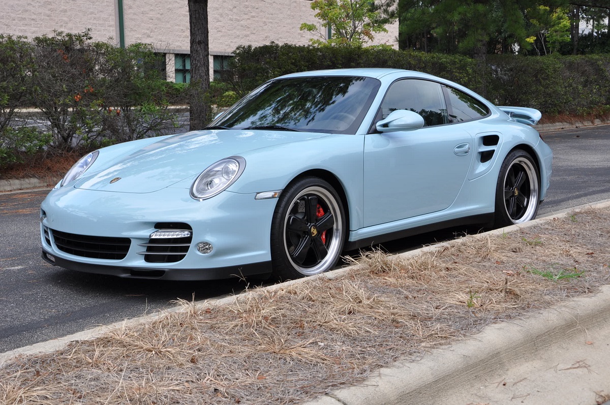Porsche 911 Gulf Blue.