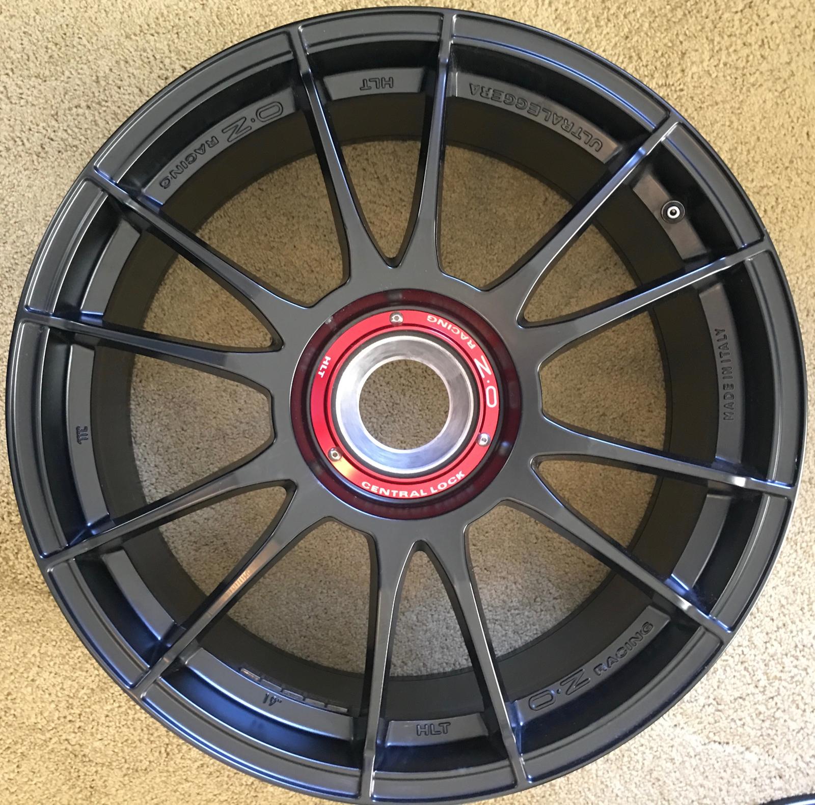 4 OZ Racing center lock wheels 19" ultraleggera HLT for Porsche GT3