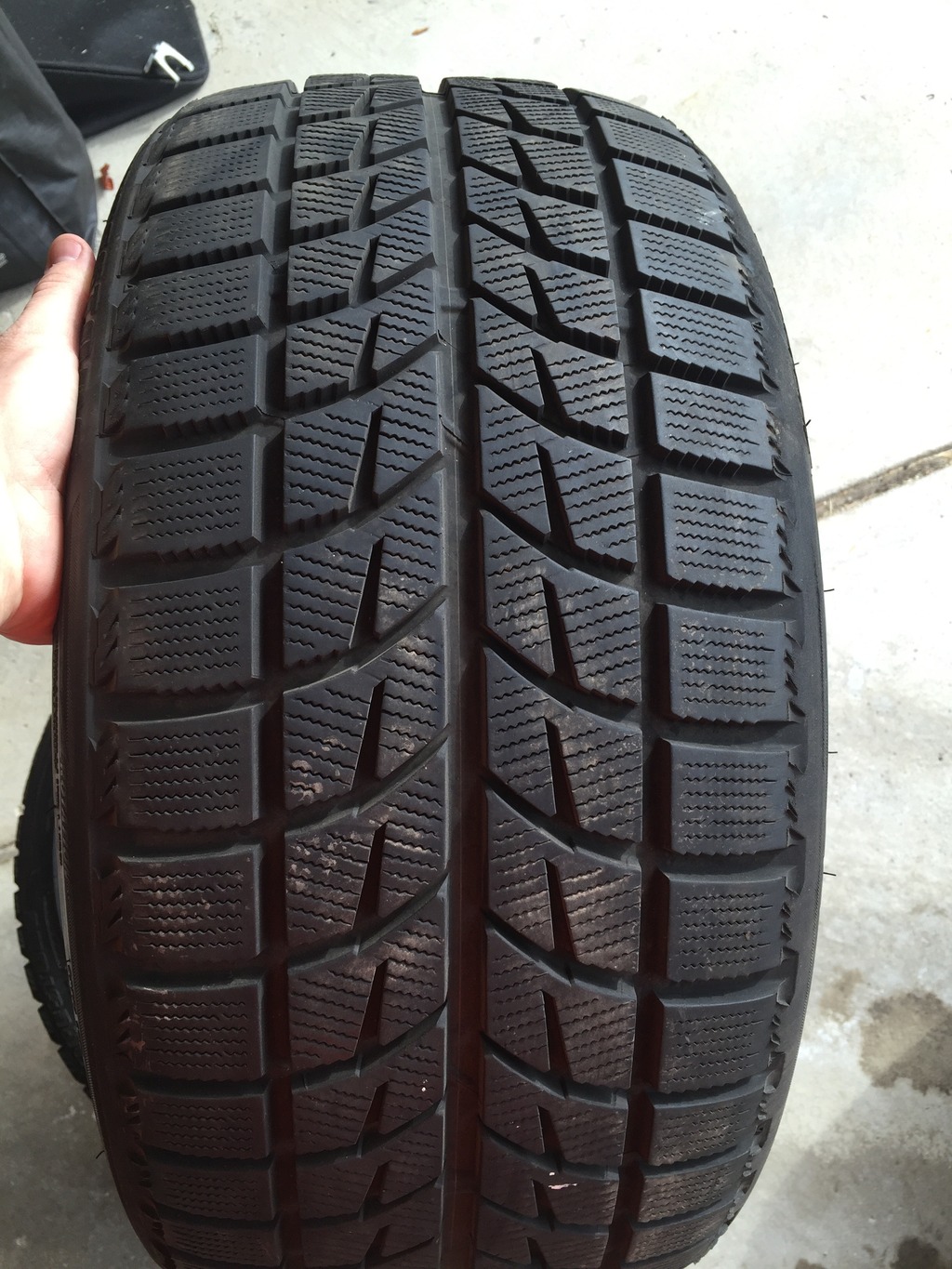 fs-snow-tires-blizzak-lm-60-225-40-18-front-265-35-18-rear-off-a