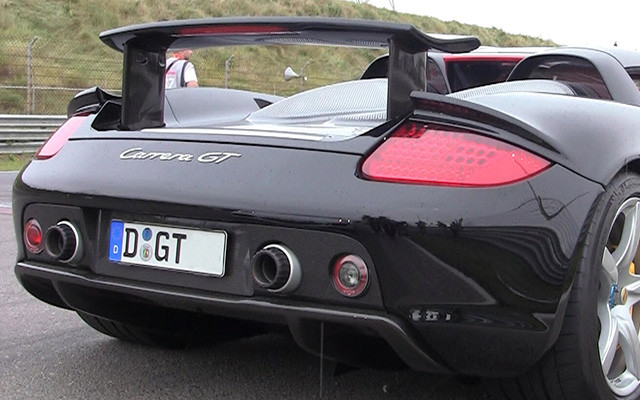 Porsche Carrera GT With Straight Pipes Blasts Through Country Roads