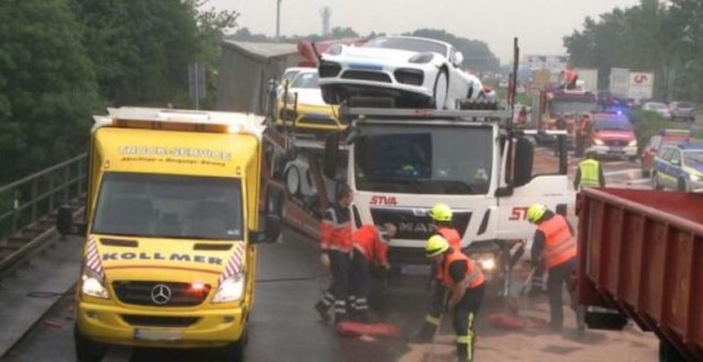 Car-Carrier Rear Ended With 7 Porsche Cayman GT4s Aboard