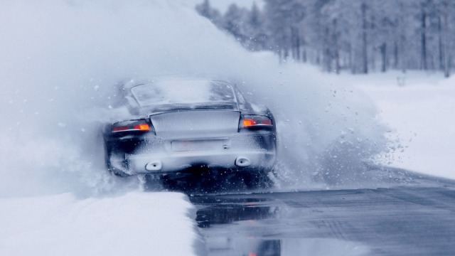 10 Beautiful Images of Porsches During Winter