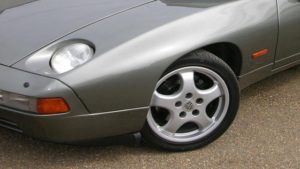 Porsche 928: How to Change a Tire