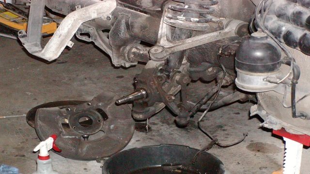 Porsche 928: Why is My Front Suspension Clunking?
