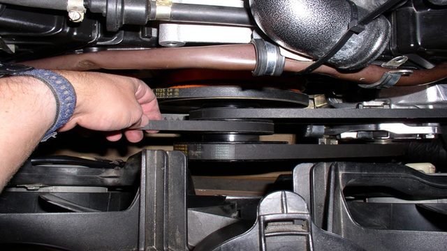 Porsche 928: Why Are My Accessory Belts Noisy?