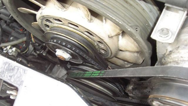 Porsche 993: How to Replace V Belts
