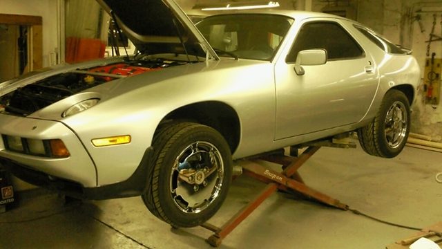 Porsche 928: How to Jack Up Your Car