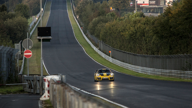Another Amazing Nürburgring Lap Record for the 911