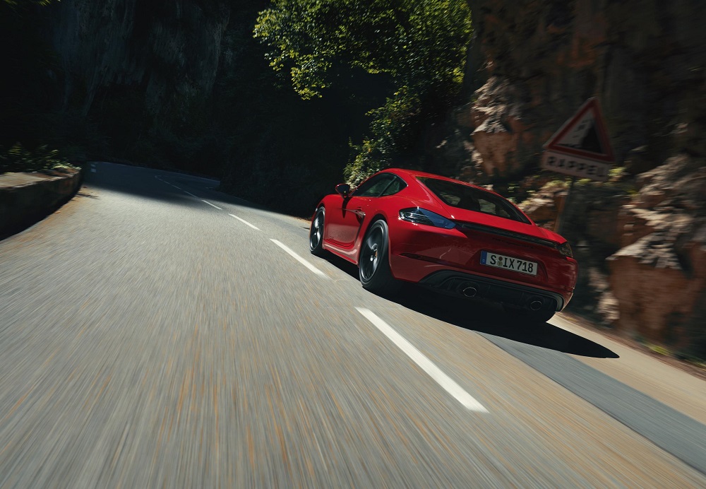 New 718 GTS 4.0: Six Cylinders, Naturally Aspirated, Manual Gearbox
