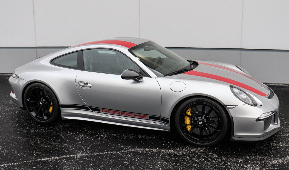 911 R with Just 37 Miles Arrives in the Marketplace