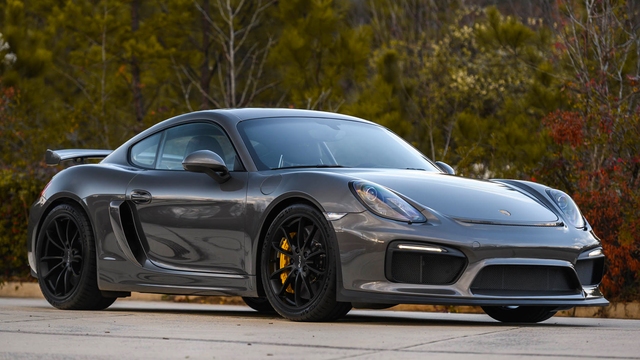 This 2016 Cayman GT4 is Mid-Engined Lightweight Glory