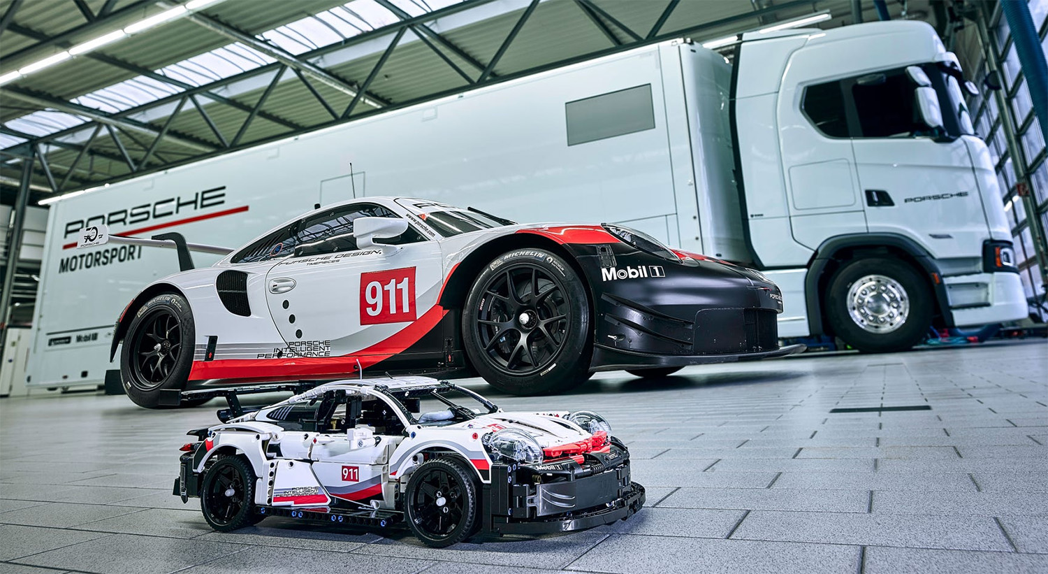 Build Your Dream Car With This LEGO Technic 911 RSR
