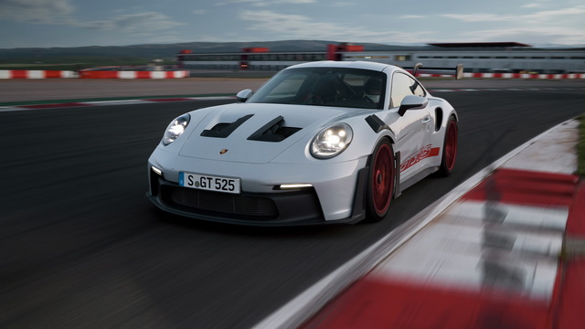 Chris Harris Blown Away By the 992 911 GT3 RS