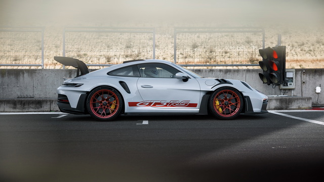 6 Electronic Features That Make the 992 GT3 RS Extra Special