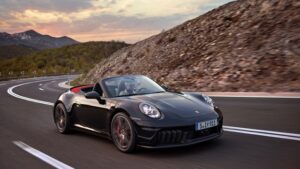 Porsche 992.2 911 May Get a Manual Transmission After All