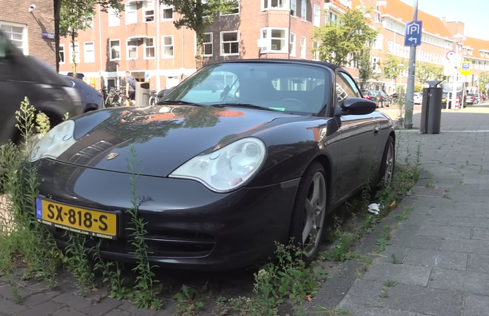 Porsche 996 Cabriolet Left to Rot in Streets of Amsterdam